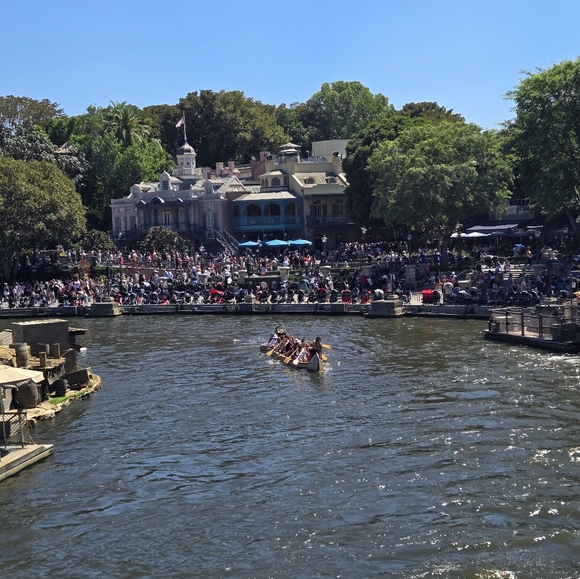 Meet your Posher, Shopping_stash - Picture 2 of 4